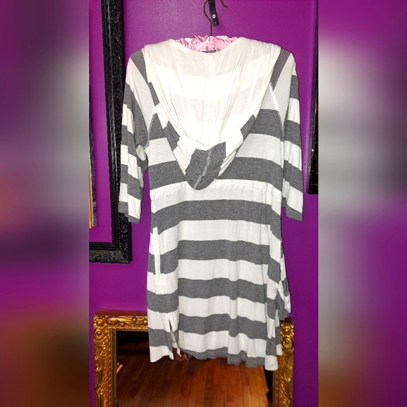 Kenneth Cole Reaction Soft Cotton Summer Dress. Deep V Neck. Grey & White. Small - Picture 3 of 7